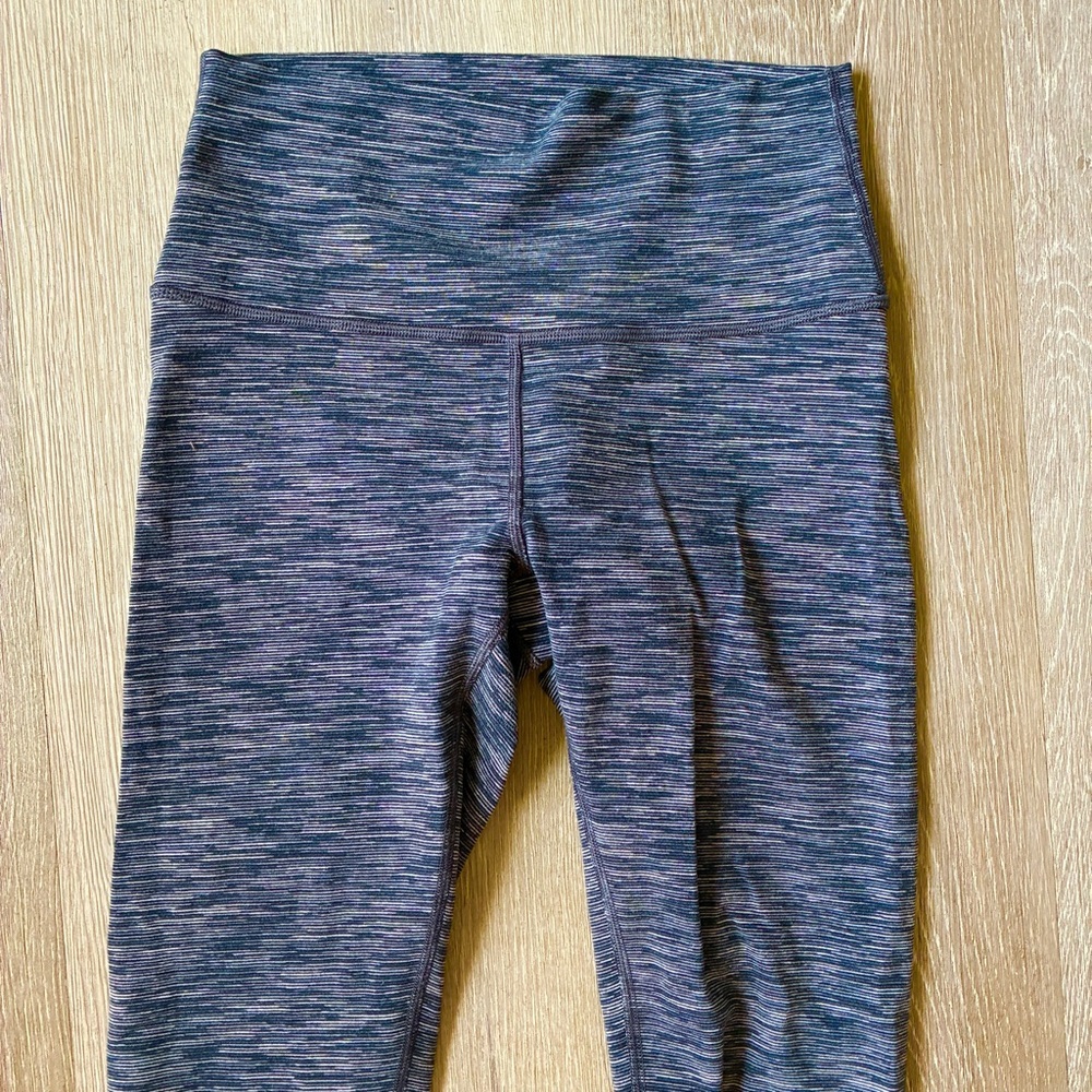 Lululemon Charcoal Gray Navy striped leggings Excellent condition - Picture 2 of 9